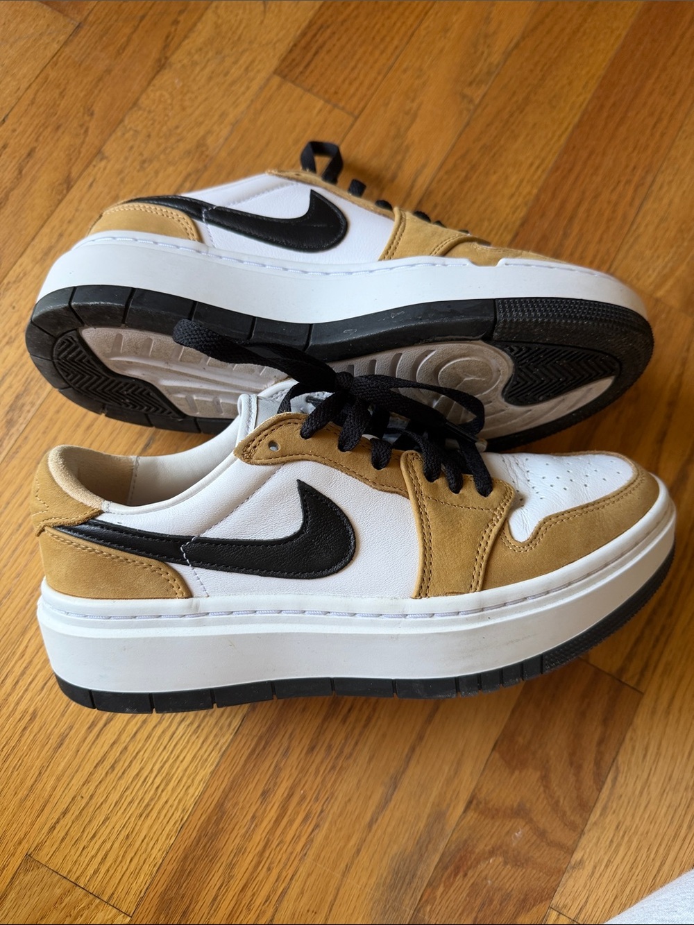 Nike Men's White, Tan & Black Low-Top Sneakers